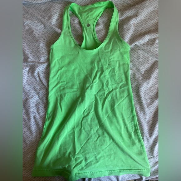 Lululemon lime green tank top! Size 2 - Picture 3 of 3